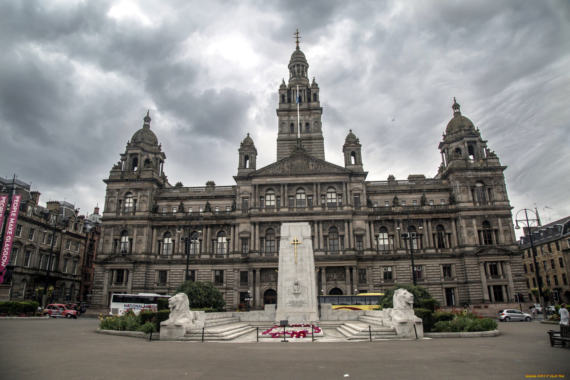 the cenotaph war memorial in front of the city chambers in george square,  glasgow,  scotland, , - ,   , scotland, glasgow, the, cenotaph, war, memorial, in, front, of, city, chambers, george, square